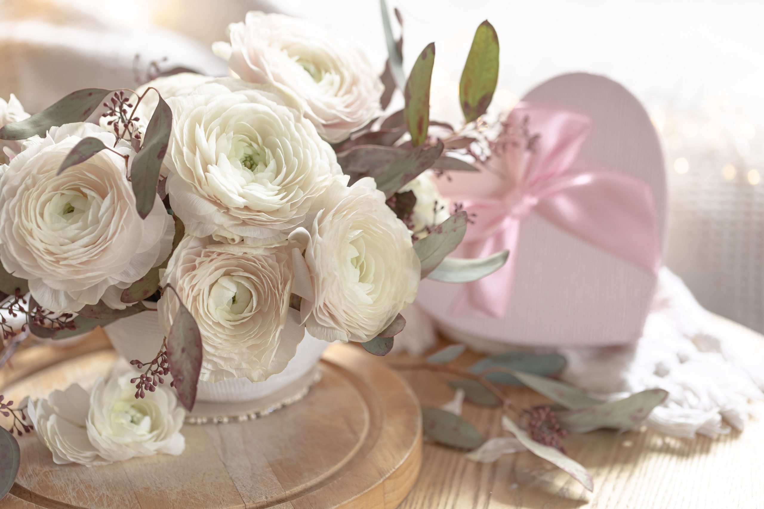 wholesale wedding centerpieces for ceremonies and receptions with lifelike artificial flowers and elegant table arrangements
