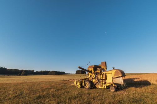 Agricultural machinery for outdoor cable boot applications
